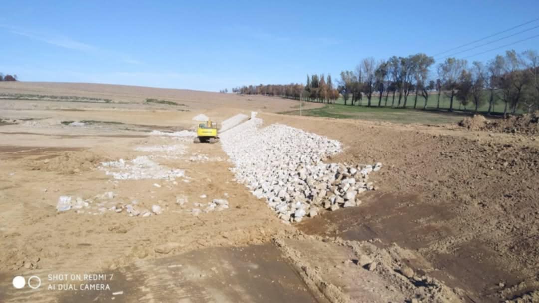 Kamenování návodní strany.