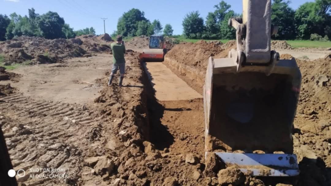 Založení 200 metrů dlouhé hráze.